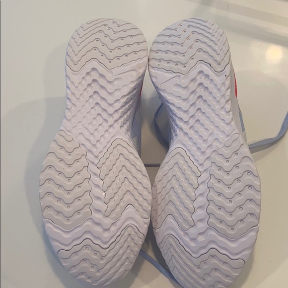 Brand new Nike Flyknit Running Shoes - Picture 7 of 7